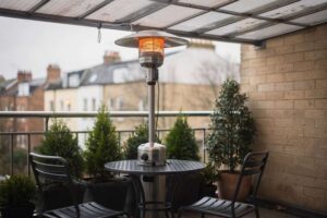 Migliore stufa elettrica da terrazzo per un piccolo balcone coperto: modelli da 2 kW per il mercato italiano
